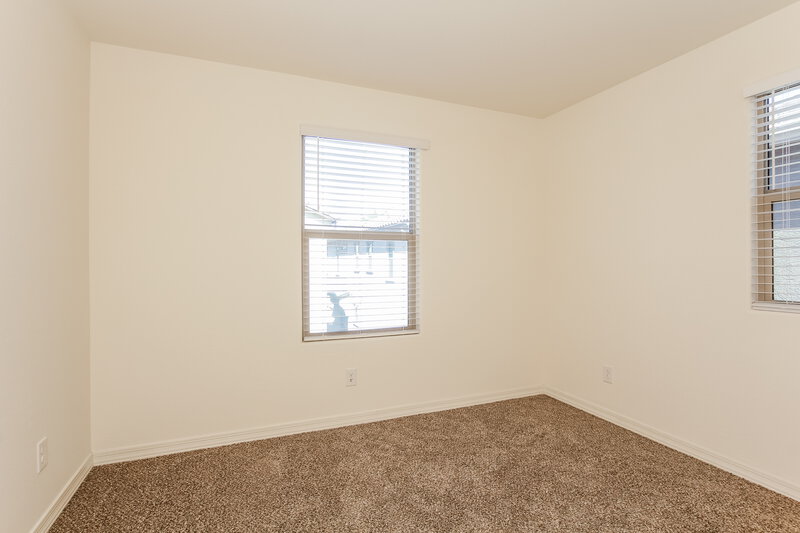 2,100/Mo, 5743 W Warner St Phoenix, AZ 85043 Bedroom View