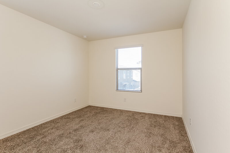2,100/Mo, 5743 W Warner St Phoenix, AZ 85043 Bedroom View 3