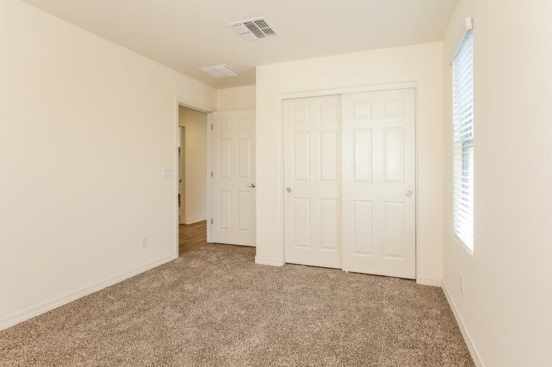 2,100/Mo, 5743 W Warner St Phoenix, AZ 85043 Bedroom View 4