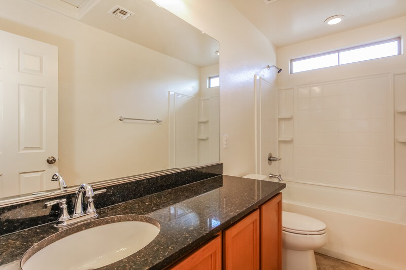 2,100/Mo, 5743 W Warner St Phoenix, AZ 85043 Bathroom View