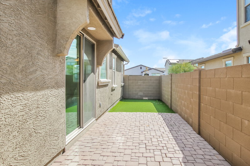 2,100/Mo, 5743 W Warner St Phoenix, AZ 85043 Backyard View