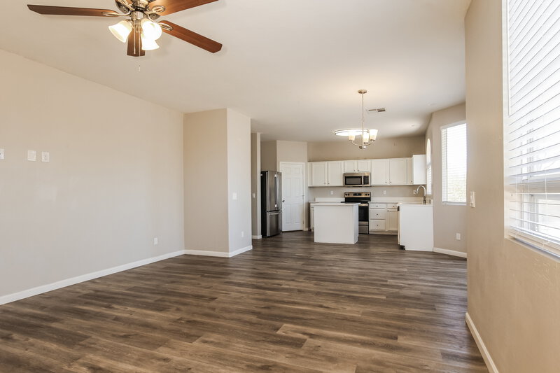 1,995/Mo, 2526 S 90th Glen Tolleson, AZ 85353 Living Room View 2