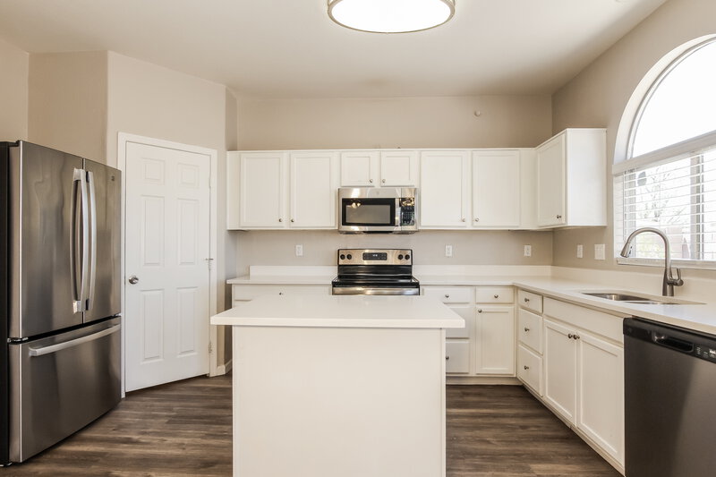 1,995/Mo, 2526 S 90th Glen Tolleson, AZ 85353 Kitchen View