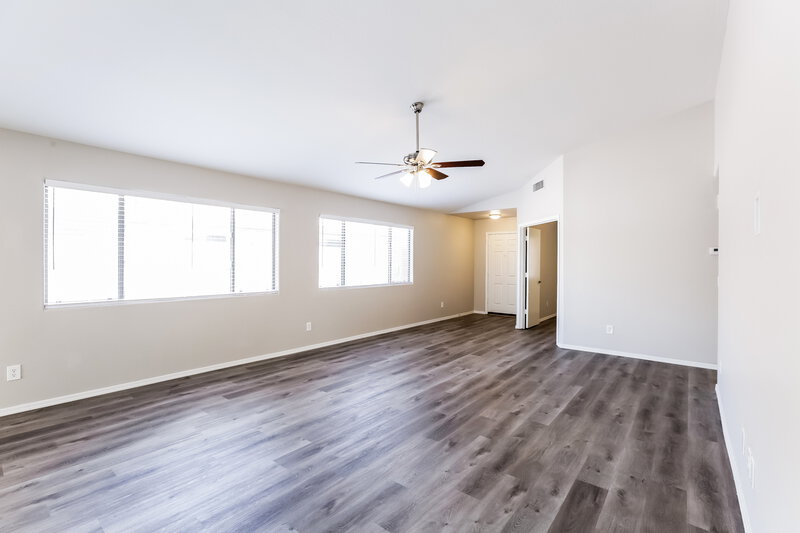 2,295/Mo, 2710 S 108th Ave Avondale, AZ 85323 Living Room View 2