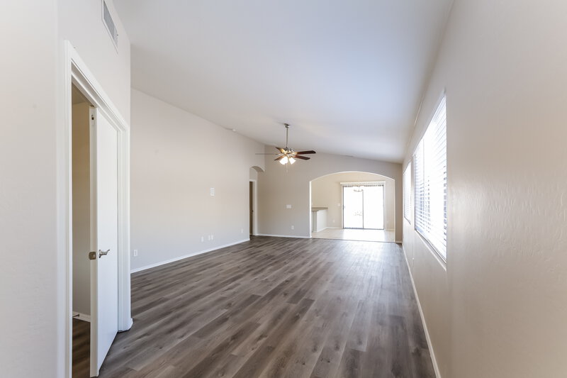 2,295/Mo, 2710 S 108th Ave Avondale, AZ 85323 Living Room View 3