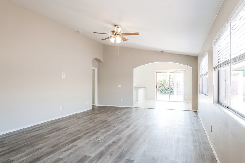 2,230/Mo, 2710 S 108th Ave Avondale, AZ 85323 Living Room View 2
