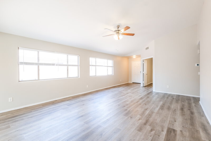 2,230/Mo, 2710 S 108th Ave Avondale, AZ 85323 Living Room View 3