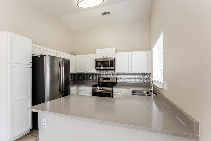 2,295/Mo, 2710 S 108th Ave Avondale, AZ 85323 Kitchen View