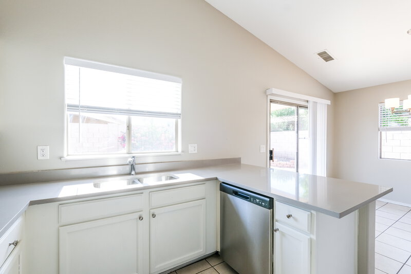 2,230/Mo, 2710 S 108th Ave Avondale, AZ 85323 Kitchen View