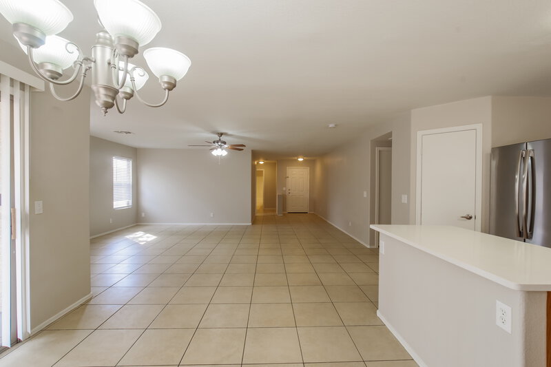 1,860/Mo, 18611 N 22nd St Lot 66 Phoenix, AZ 85024 Dining Room View 2