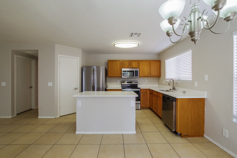 1,860/Mo, 18611 N 22nd St Lot 66 Phoenix, AZ 85024 Dining Room View 3