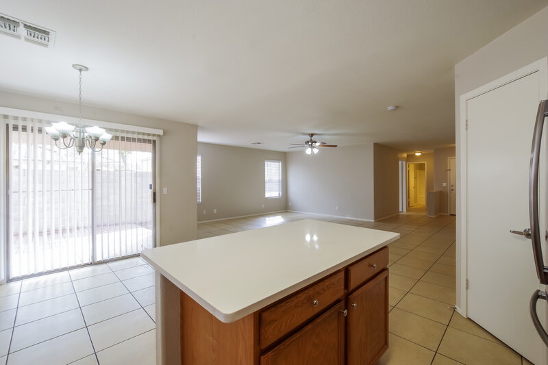 1,860/Mo, 18611 N 22nd St Lot 66 Phoenix, AZ 85024 Kitchen View 2