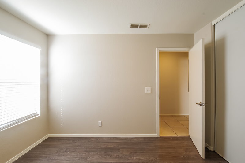 1,860/Mo, 18611 N 22nd St Lot 66 Phoenix, AZ 85024 Bedroom View 2