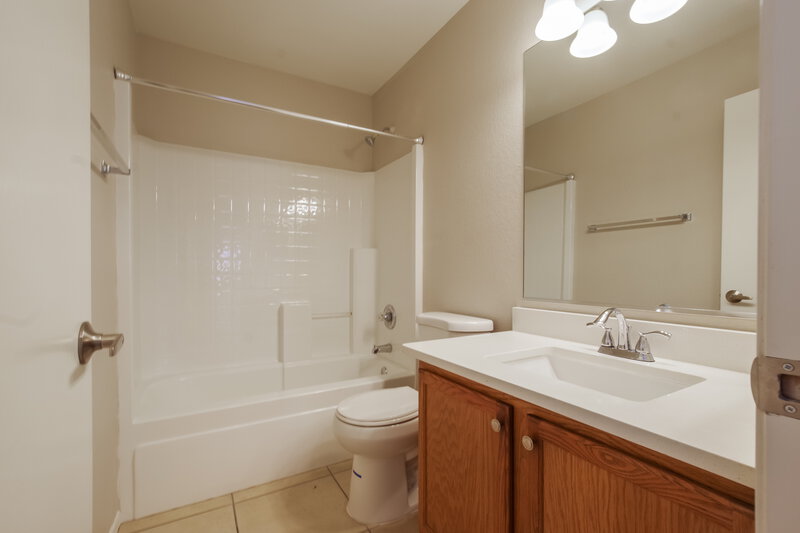 1,860/Mo, 18611 N 22nd St Lot 66 Phoenix, AZ 85024 Bathroom View