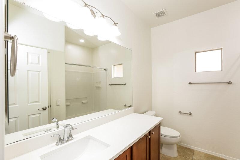 2,095/Mo, 5322 W Maldonado Rd Laveen, AZ 85339 Main Bathroom View