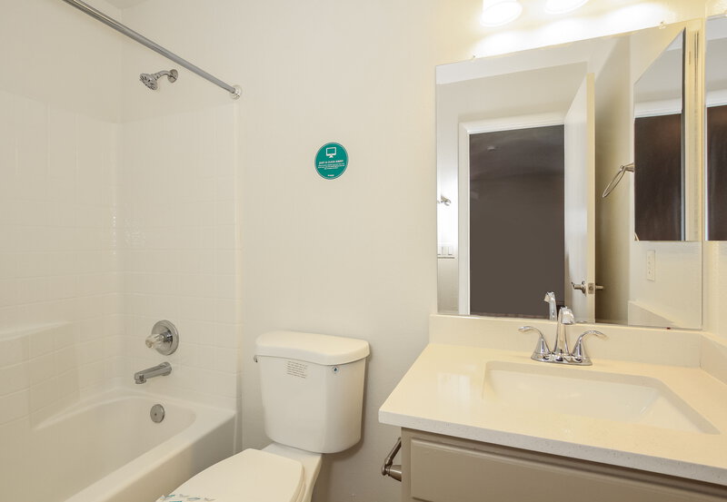 2,640/Mo, 2165 E Donald Dr Phoenix, AZ 85024 Bathroom View