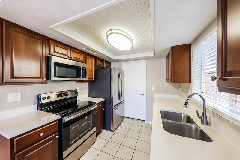 1,855/Mo, 9632 W El Caminito Dr Peoria, AZ 85345 Kitchen View