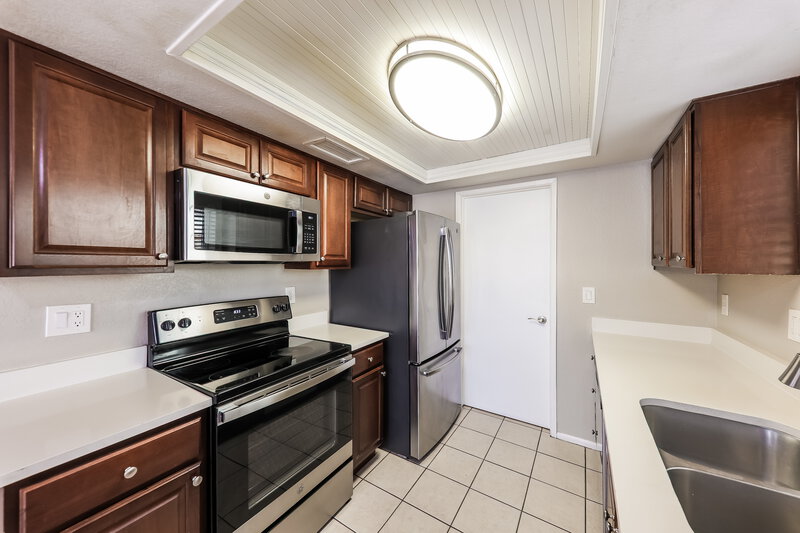 1,835/Mo, 9632 W El Caminito Dr Peoria, AZ 85345 Kitchen View 2