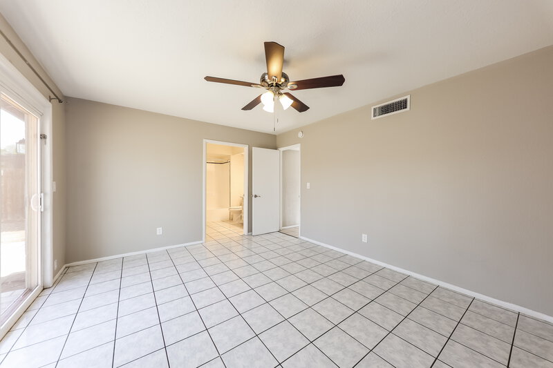 1,835/Mo, 9632 W El Caminito Dr Peoria, AZ 85345 Main Bedroom View
