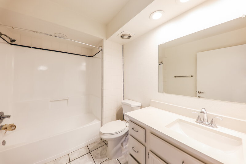 1,855/Mo, 9632 W El Caminito Dr Peoria, AZ 85345 Main Bathroom View