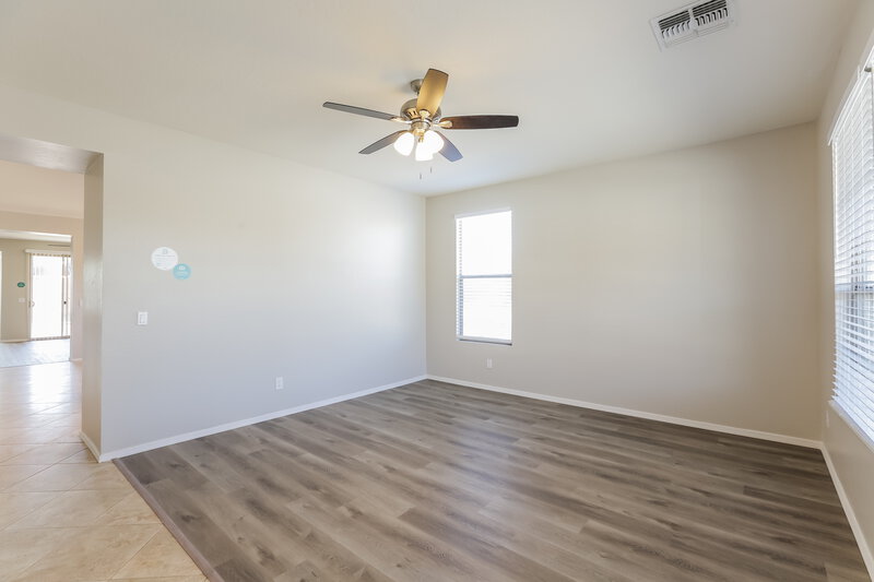2,310/Mo, 3221 W Apollo Rd Phoenix, AZ 85041 Living Room View