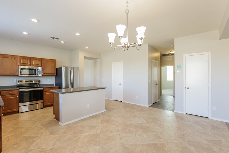 2,310/Mo, 3221 W Apollo Rd Phoenix, AZ 85041 Dining Room View 2
