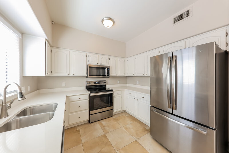 2,365/Mo, 18039 N 12th Pl Phoenix, AZ 85022 Kitchen View