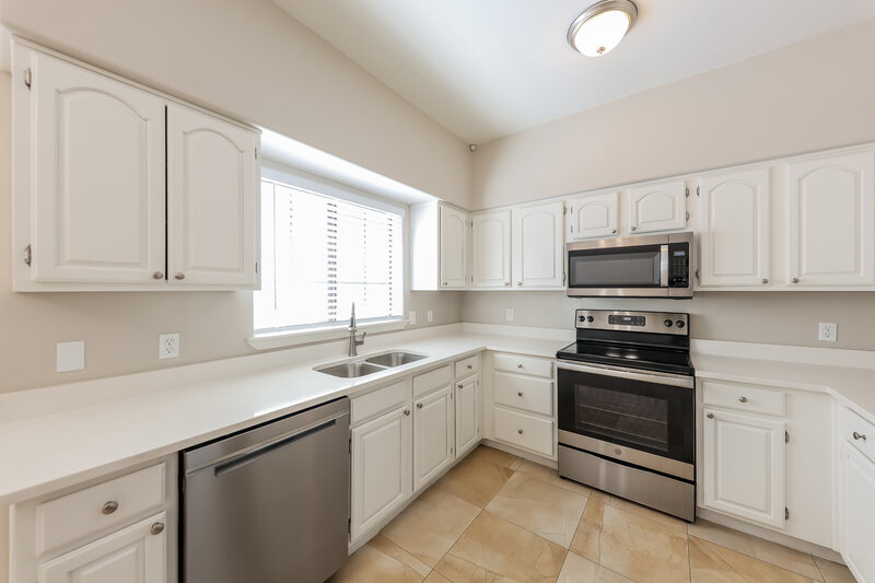 2,365/Mo, 18039 N 12th Pl Phoenix, AZ 85022 Kitchen View 2