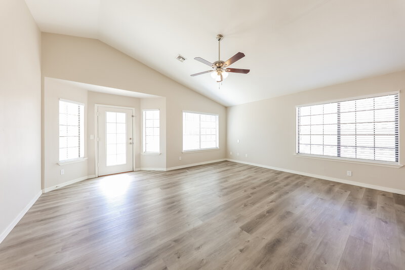 2,365/Mo, 18039 N 12th Pl Phoenix, AZ 85022 Family Room View