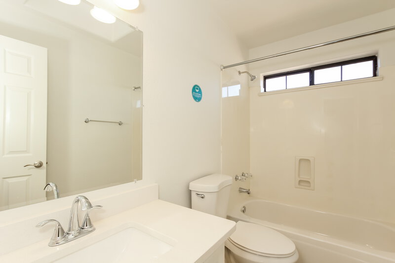 2,840/Mo, 18039 N 12th Pl Phoenix, AZ 85022 Bathroom View