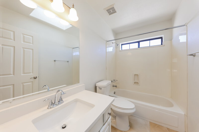 2,365/Mo, 18039 N 12th Pl Phoenix, AZ 85022 Bathroom View