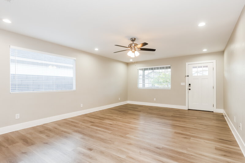2,255/Mo, 2321 W Mobile Ln Phoenix, AZ 85041 Living Room View