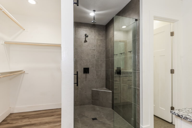 2,255/Mo, 2321 W Mobile Ln Phoenix, AZ 85041 Main Bathroom View 2