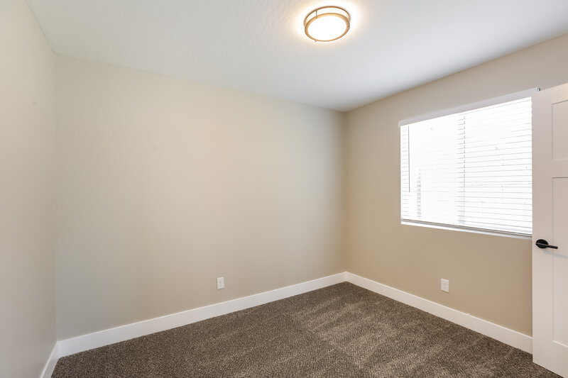 2,200/Mo, 2321 W Mobile Ln Phoenix, AZ 85041 Bedroom View 2