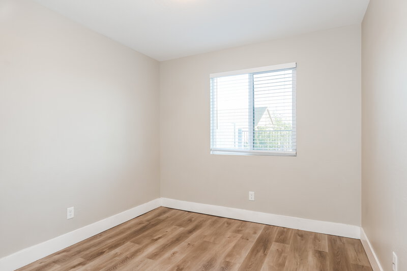 2,255/Mo, 2321 W Mobile Ln Phoenix, AZ 85041 Bedroom View 3