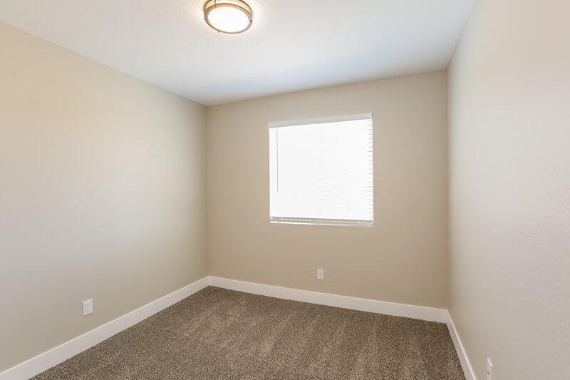 2,200/Mo, 2321 W Mobile Ln Phoenix, AZ 85041 Bedroom View 3