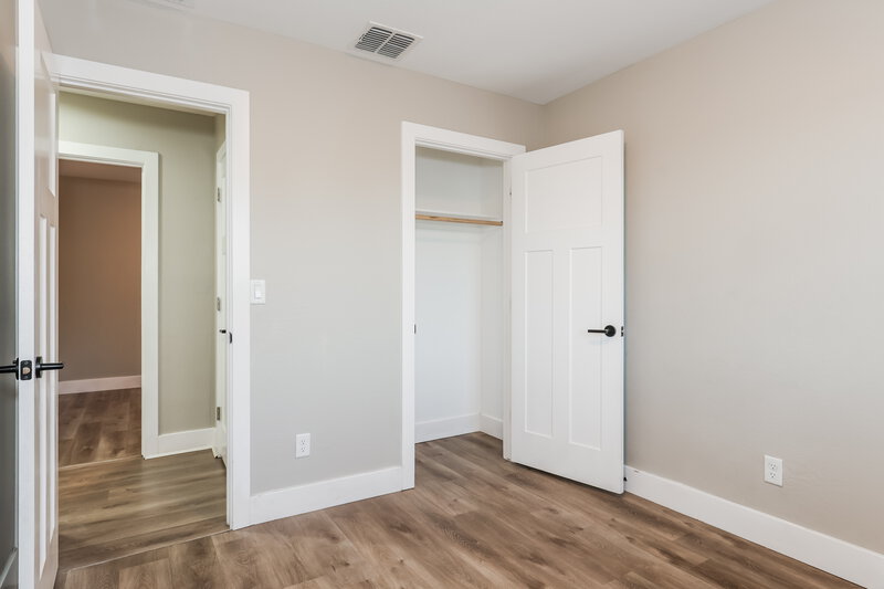 2,255/Mo, 2321 W Mobile Ln Phoenix, AZ 85041 Bedroom View 4