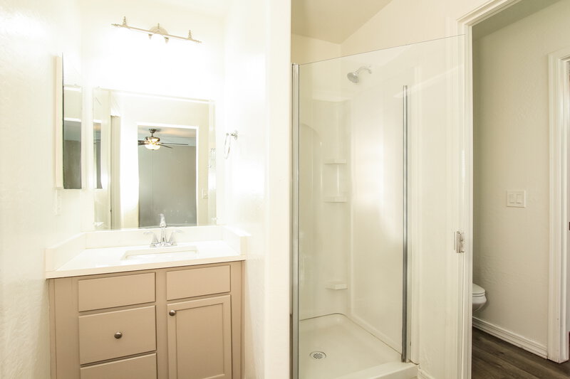 1,830/Mo, 22236 W Desert Bloom St Buckeye, AZ 85326 Main Bathroom View