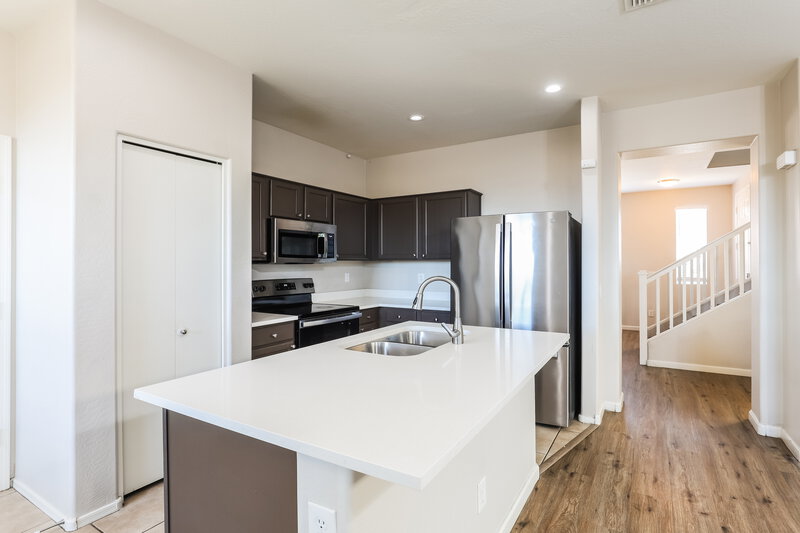 2,205/Mo, 5211 W Burton Dr Phoenix, AZ 85043 Kitchen View