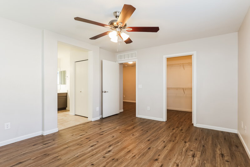 2,205/Mo, 5211 W Burton Dr Phoenix, AZ 85043 Main Bedroom View 2