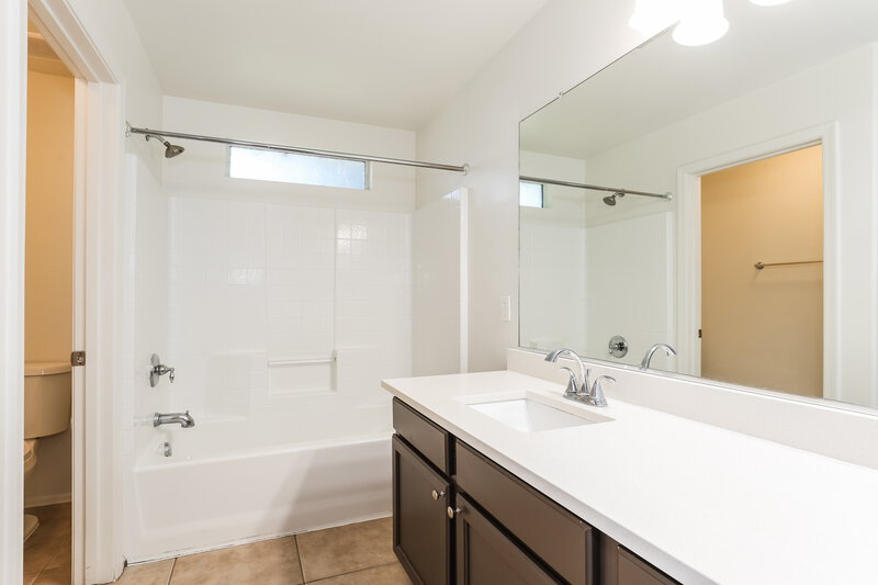 2,205/Mo, 5211 W Burton Dr Phoenix, AZ 85043 Main Bathroom View 2