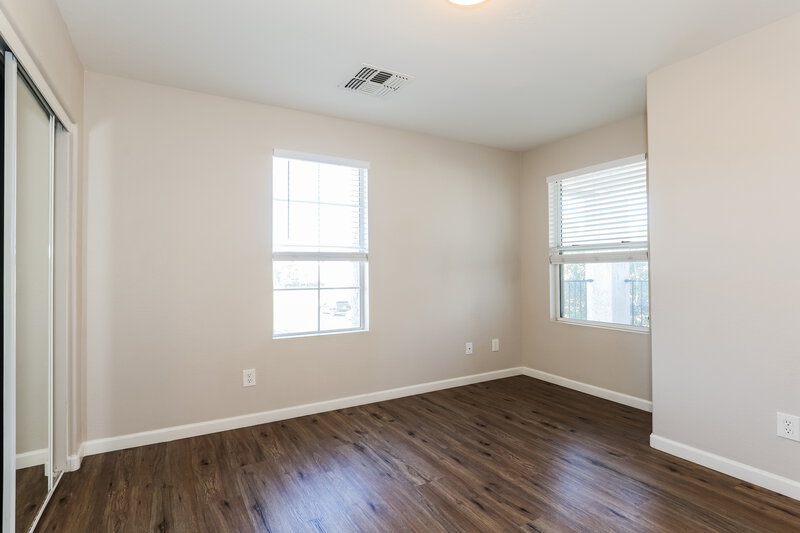 2,205/Mo, 5211 W Burton Dr Phoenix, AZ 85043 Bedroom View 2