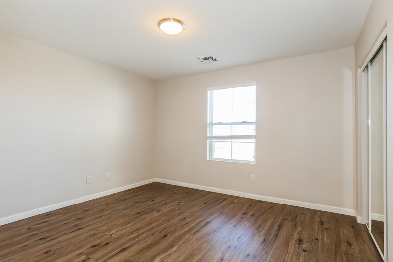 2,205/Mo, 5211 W Burton Dr Phoenix, AZ 85043 Bedroom View 3