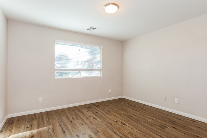 2,205/Mo, 5211 W Burton Dr Phoenix, AZ 85043 Bedroom View 4