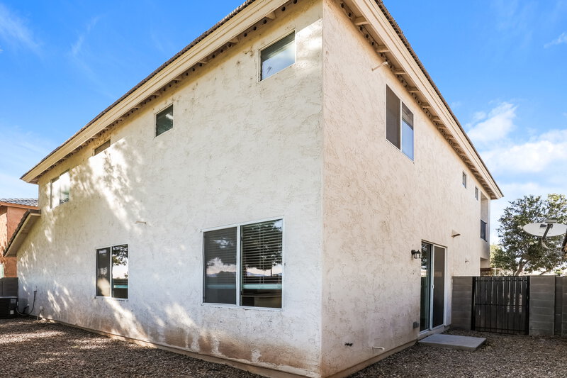 2,205/Mo, 5211 W Burton Dr Phoenix, AZ 85043 Rear View