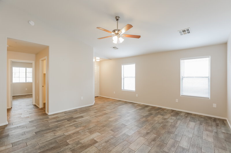 2,380/Mo, 1114 E Fraktur Rd Phoenix, AZ 85040 Living Room View