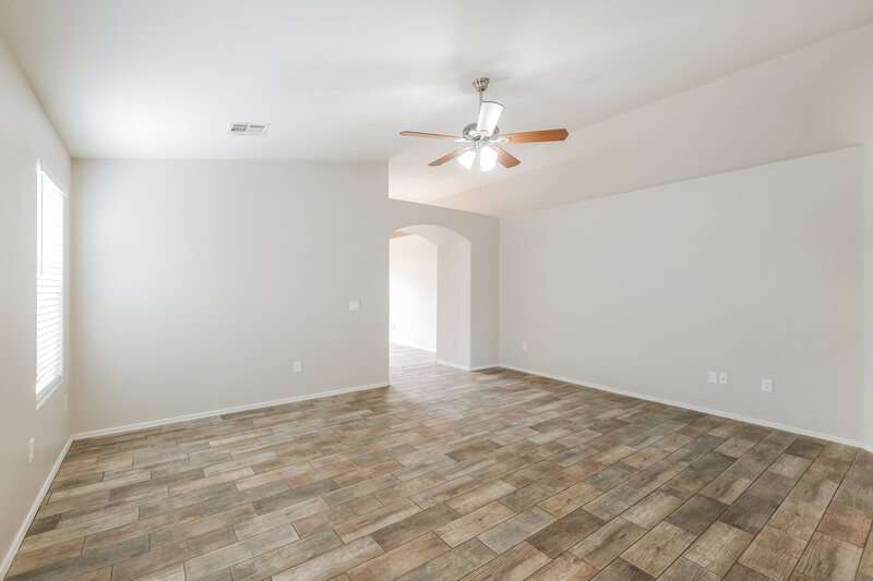 2,195/Mo, 1114 E Fraktur Rd Phoenix, AZ 85040 Living Room View