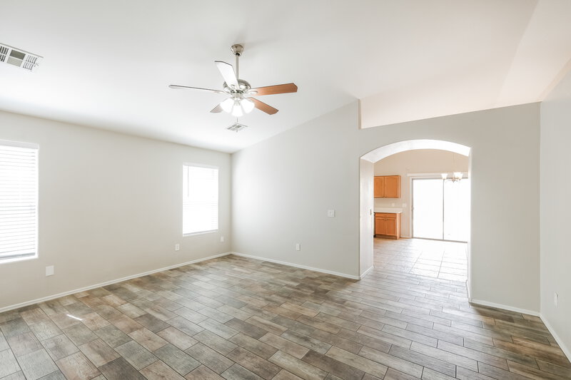 2,195/Mo, 1114 E Fraktur Rd Phoenix, AZ 85040 Living Room View 2