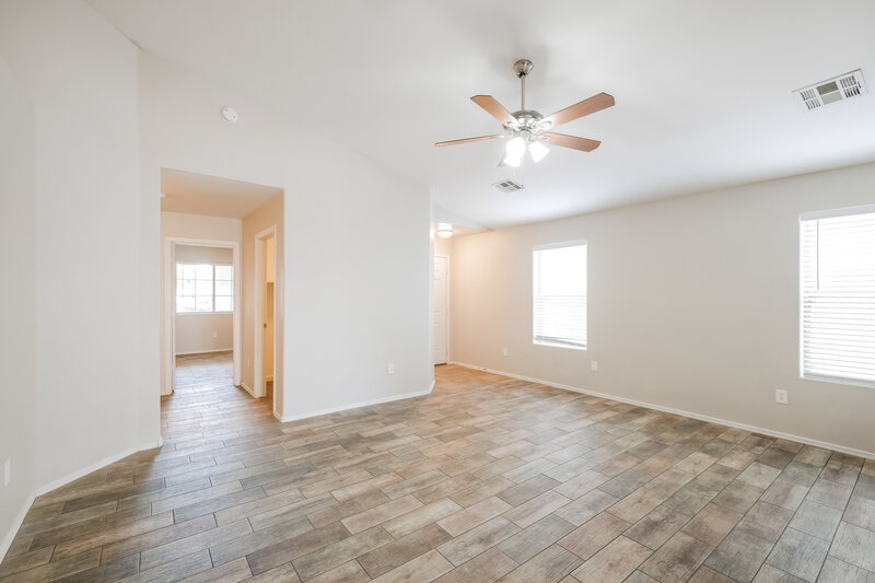 2,195/Mo, 1114 E Fraktur Rd Phoenix, AZ 85040 Living Room View 3