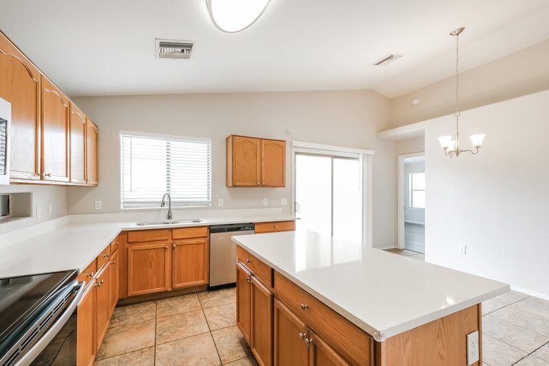 2,195/Mo, 1114 E Fraktur Rd Phoenix, AZ 85040 Kitchen View 4